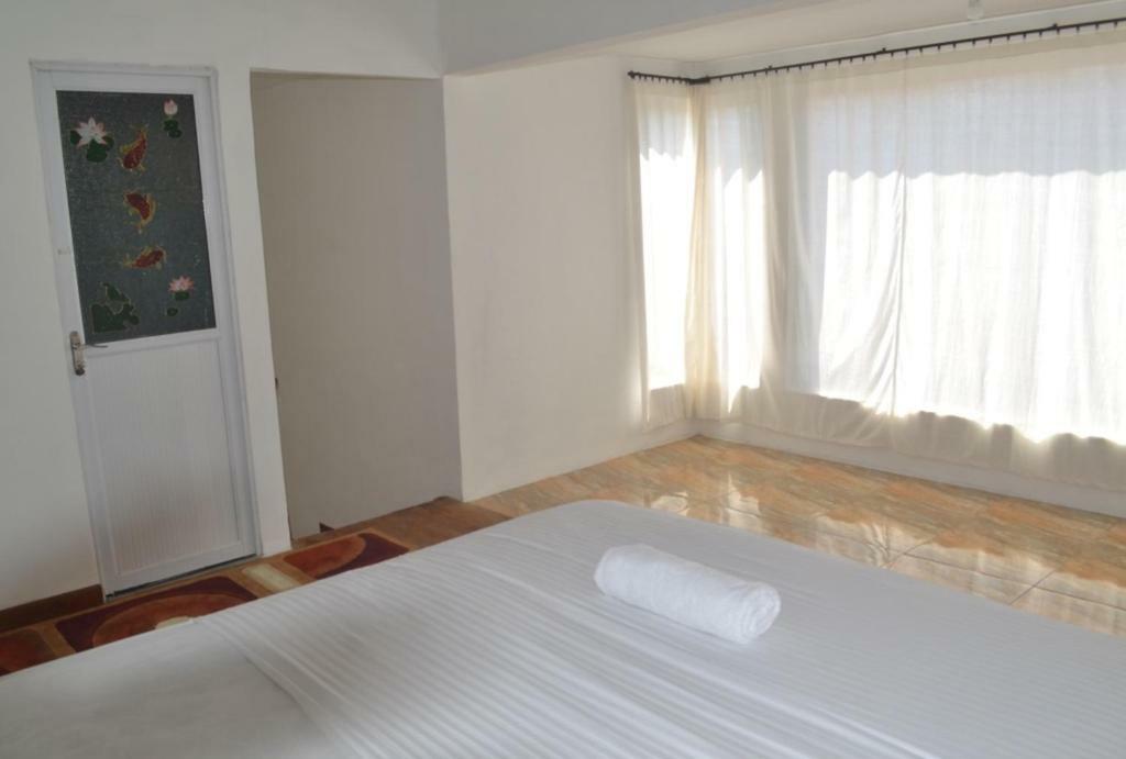 Kondo Villa Labuhan Pandan Exterior foto